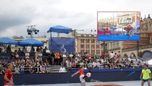 Na Rynku Głównym w Krakowie rozgrywany był padel i teqball w czasie igrzysk europejskich. To była najbardziej oblegana arena tej imprezy