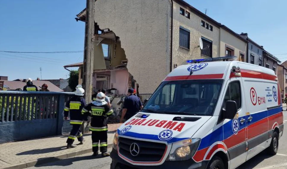 Do zawalenia się części ściany budynku doszło w poniedziałek około godziny 10 Do zawalenia się części ściany budynku doszło w poniedziałek około godziny 10