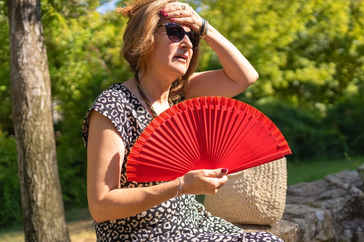 Pierwsze objawy udaru cieplnego występują na trzy godziny po ekspozycji na słońce i trwają nawet kilkanaście godzin Pierwsze objawy udaru cieplnego występują na trzy godziny po ekspozycji na słońce i trwają nawet kilkanaście godzin