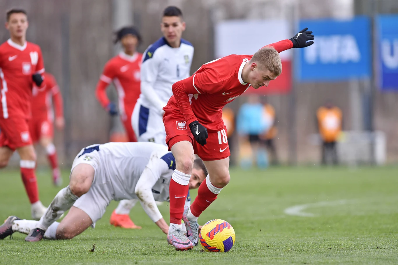 Polska U-19 w meczu z Serbią