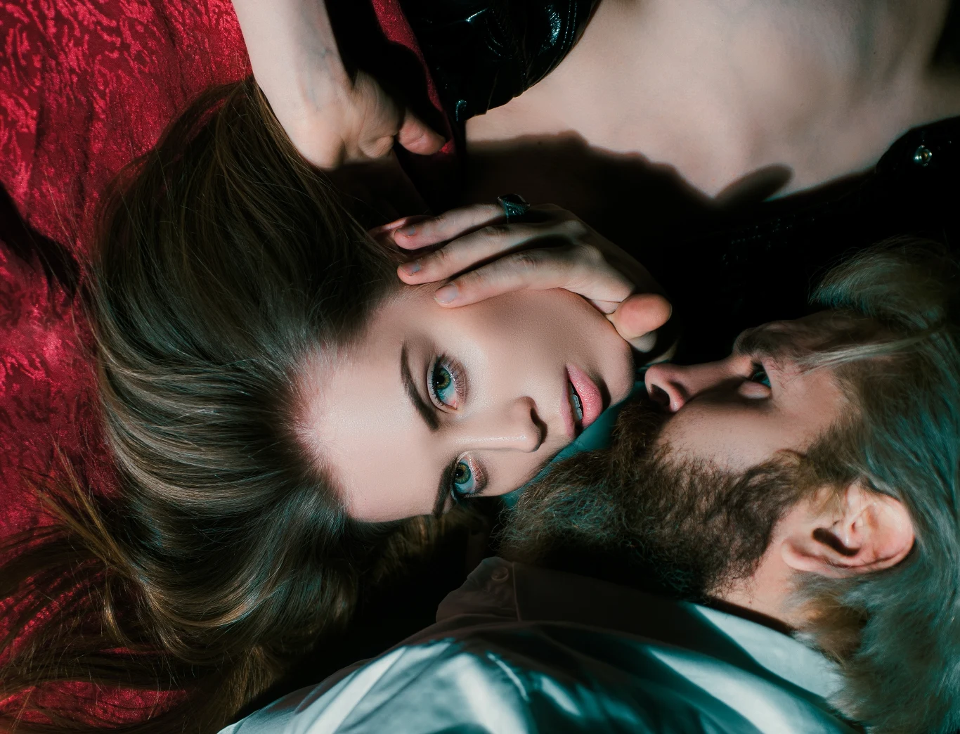 Zaangażowanie w związku jest dobre. Kontrolowania partnera - absolutnie nie