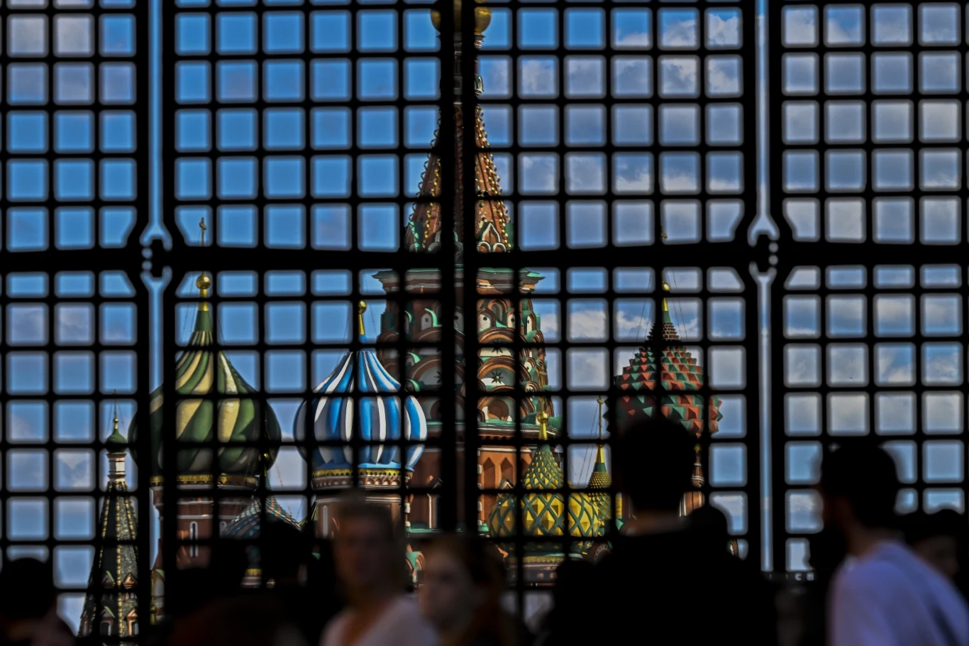 Putin doprowadził do tego, że sam stał się czołowym gangsterem Rosji, zamykając za kratami wszystkich, którzy mu się chcieli sprzeciwić Putin doprowadził do tego, że sam stał się czołowym gangsterem Rosji, zamykając za kratami wszystkich, którzy mu się chcieli sprzeciwić