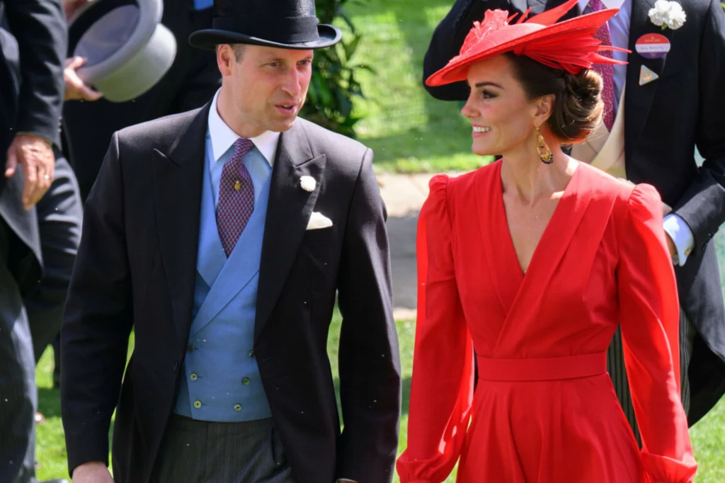 Książę William i księżna Kate w dniu ślubu 29 kwietnia 2011 roku otrzymali tytuły księcia i księżnej Cambridge