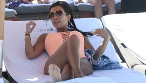 Kourtney Kardashian chwali się ciążowym brzuchem w bikini. Wygląda kwitnąco