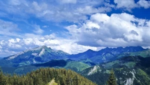 Widok z Gęsiej Szyi nad Polana Rusinowa w Tatrach