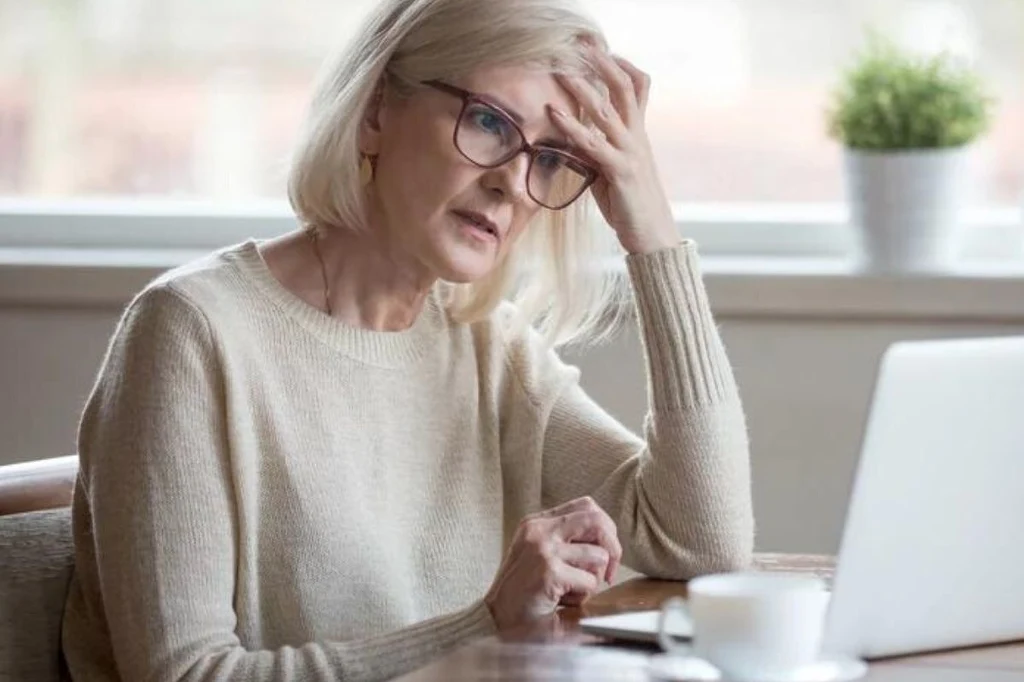 Bóle i zawroty głowy, a także zaburzenia pamięci i kłopoty z koncentracją to jedne z objawów niedoboru witaminy PP Bóle i zawroty głowy, a także zaburzenia pamięci i kłopoty z koncentracją to jedne z objawów niedoboru witaminy PP
