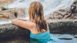 Kąpiele w gorących źródłach czy basenach termalnych nie powinny trwać dłużej niż kwadrans