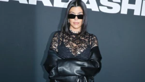 Kourtney Kardashian odsłoniła ciążowe krągłości. Zapozowała w kusym stroju