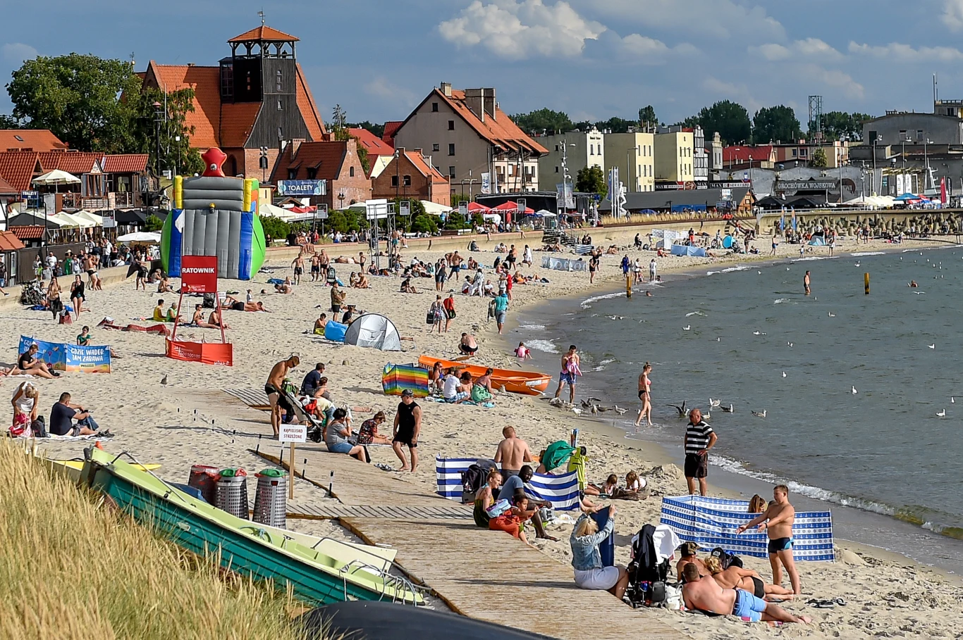 Półwysep Helski to idealne miejsce zarówno dla fanów plażowania, jak i bardziej aktywnych form wypoczynku