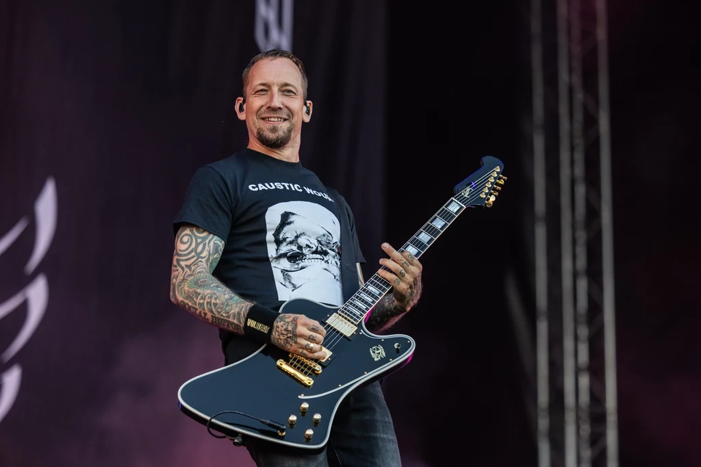 Michael Poulsen (Volbeat) debiutuje z nowym zespołem Asinhell