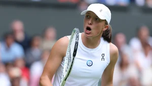 Iga Świątek w akcji na kortach Wimbledonu