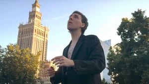 Dawid Grzelak w teledysku "Spojrzenia"