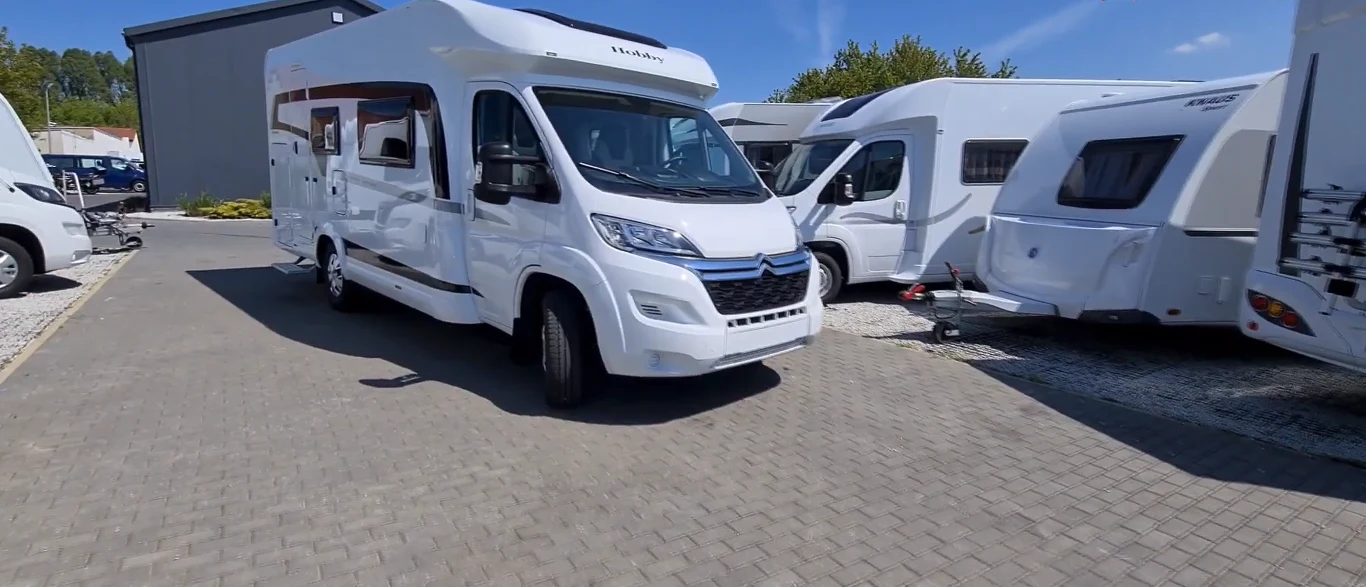 Citroen Hobby Optima Ontour Edition. Kamper definiowany jako kompaktowy ze względu na szerokość.