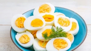 Jak ugotować jajko na twardo? Już nigdy nie zobaczysz sinej obwódki wokół żółtka