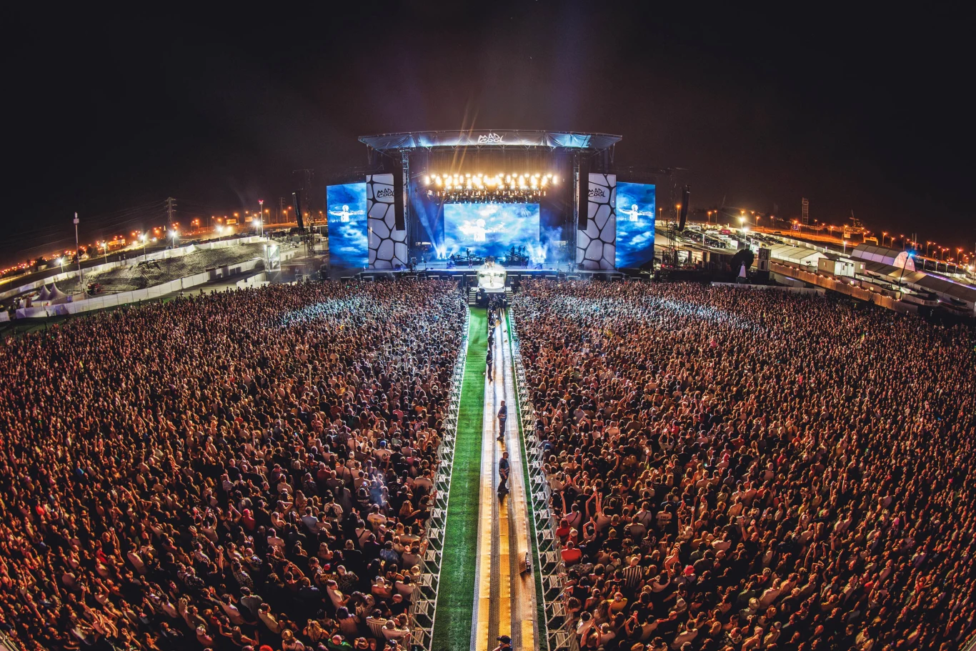 Tłumy podczas koncertu Robbiego Williamsa na Mad Cool Festival 2023