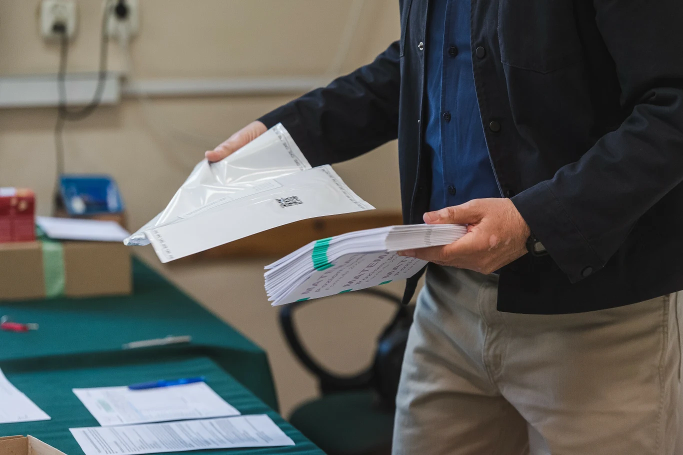 Rekordowa liczba błędów egzaminatorów podczas sprawdzania tegorocznych matur. Niektórzy maturzyści nie dostali się na wymarzone studia Rekordowa liczba błędów egzaminatorów podczas sprawdzania tegorocznych matur. Niektórzy maturzyści nie dostali się na wymarzone studia