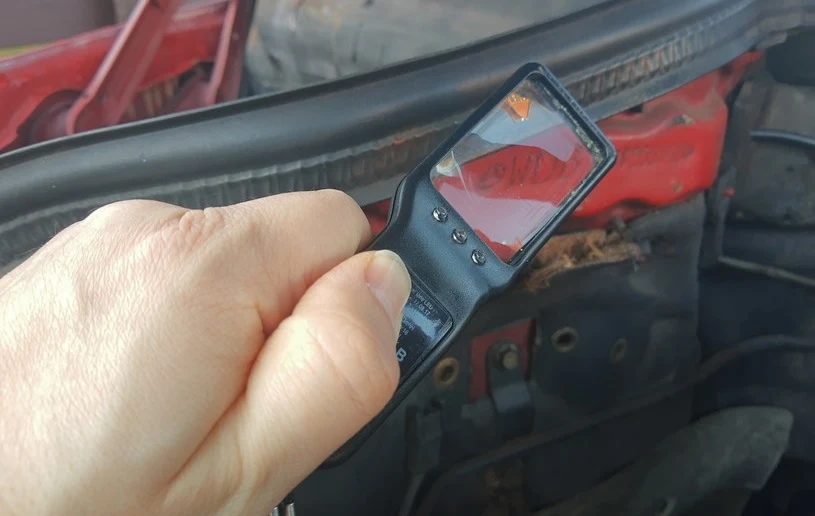 Nieuczciwi handlarze często nie chcą podawać potencjalnym klientom numeru VIN. Nieuczciwi handlarze często nie chcą podawać potencjalnym klientom numeru VIN.