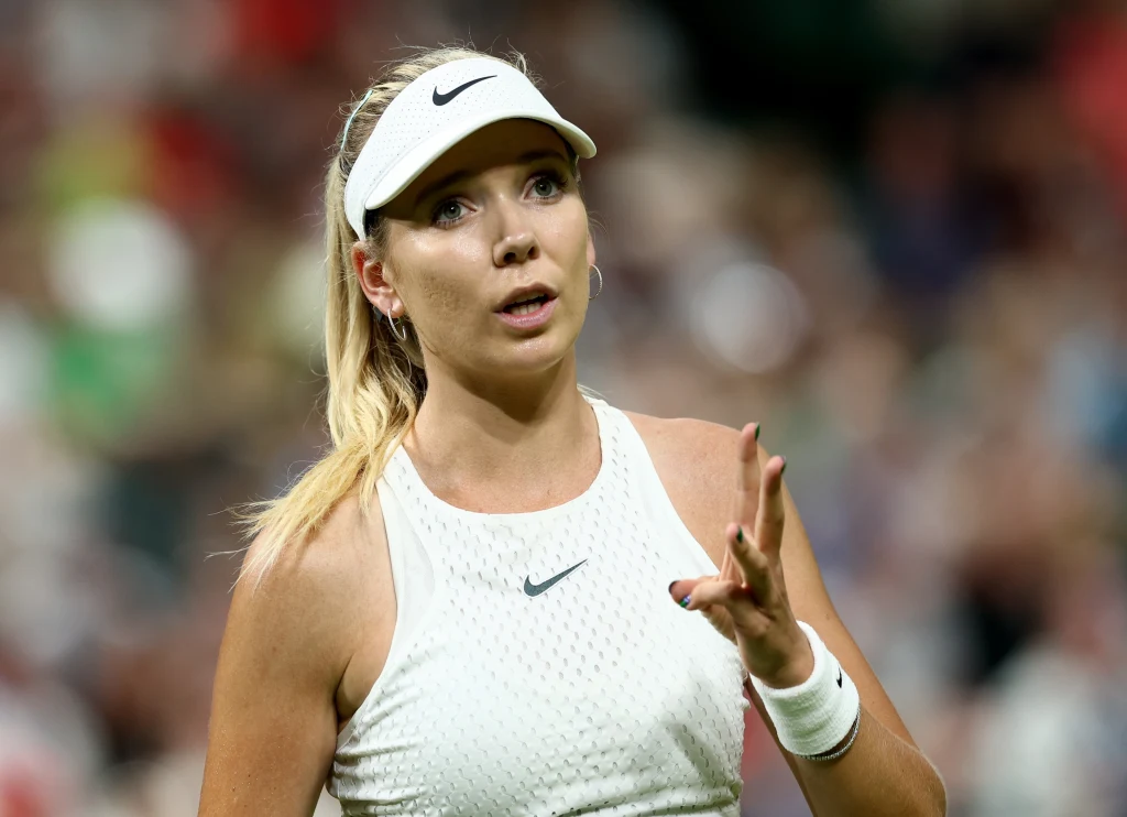 Katie Boulder w meczu z Jeleną Rybakiną Katie Boulder w meczu z Jeleną Rybakiną