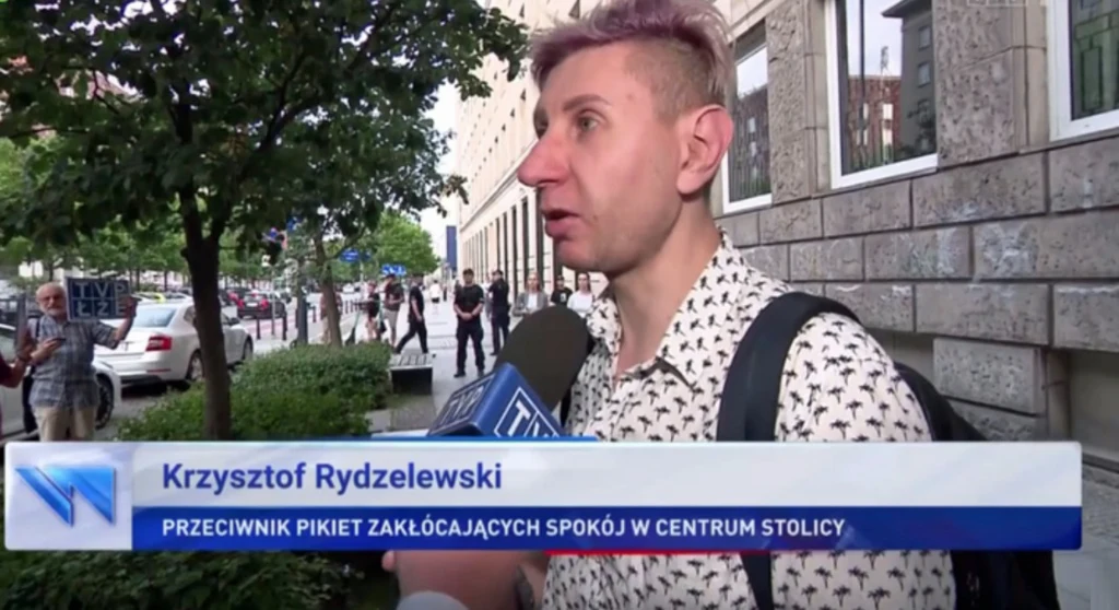 "Przypadkowy przechodzień" w TVP to wynajęty aktor /wiadomosci.tvp.pl/ "Przypadkowy przechodzień" w TVP to wynajęty aktor /wiadomosci.tvp.pl/