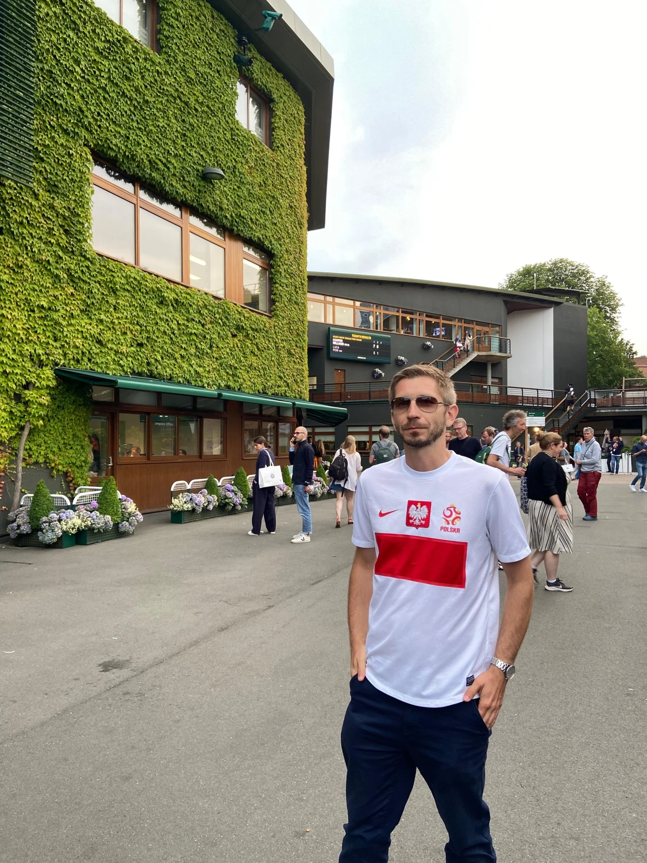 Pan Piotr, rozmówca Interii po meczu Igi Świątek Pan Piotr, rozmówca Interii po meczu Igi Świątek