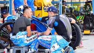 Polak przegrał z półamatorami. Tak klubu nie znajdzie