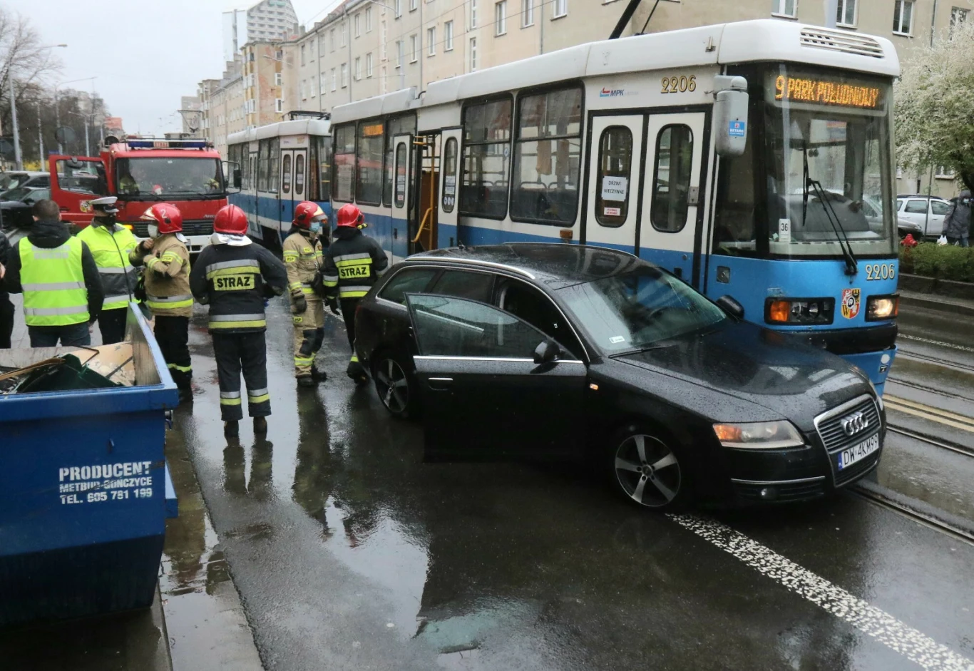 Do kolizji z tramwajem często dochodzi przez niewłaściwą interpretację przepisów przez kierowców