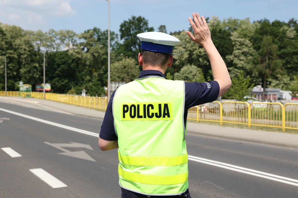 Policjant może ukarać mandatem nie tylko kierowcę, ale również pasażera