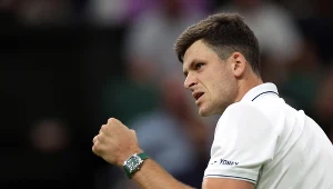 Hubert Hurkacz w meczu z Novakiem Djokoviciem