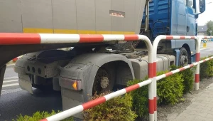 Koło ciężarówki uderzyło w kobietę i jej dziecko