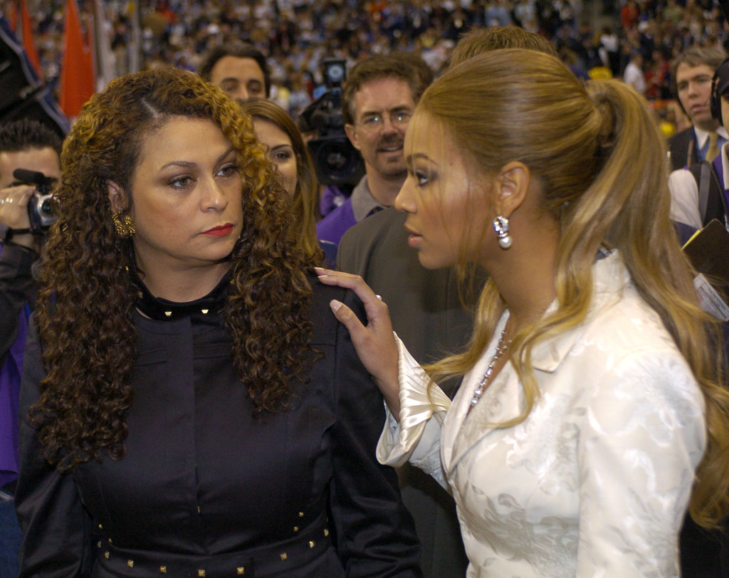 Tina Knowles i Beyonce w 2004 roku