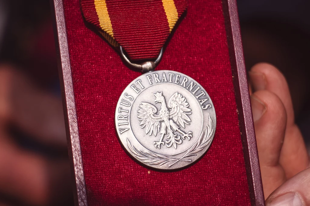 Medal Virtus et Fraternitas pani Ołeksandry Wasiejko /zdjęcie dzięki uprzejmości Witolda Szabłowskiego