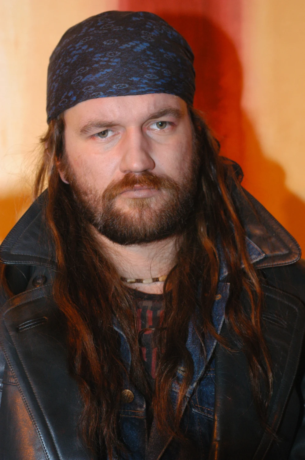 Tomasz Kot jako Rysiek Riedel na planie filmu "Skazany na bluesa" (2004)