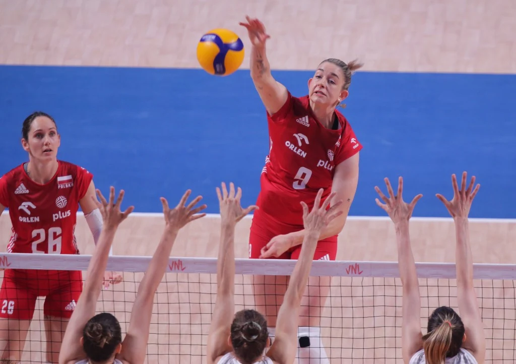 Magdalena Stysiak w ataku podczas meczu reprezentacji Polski