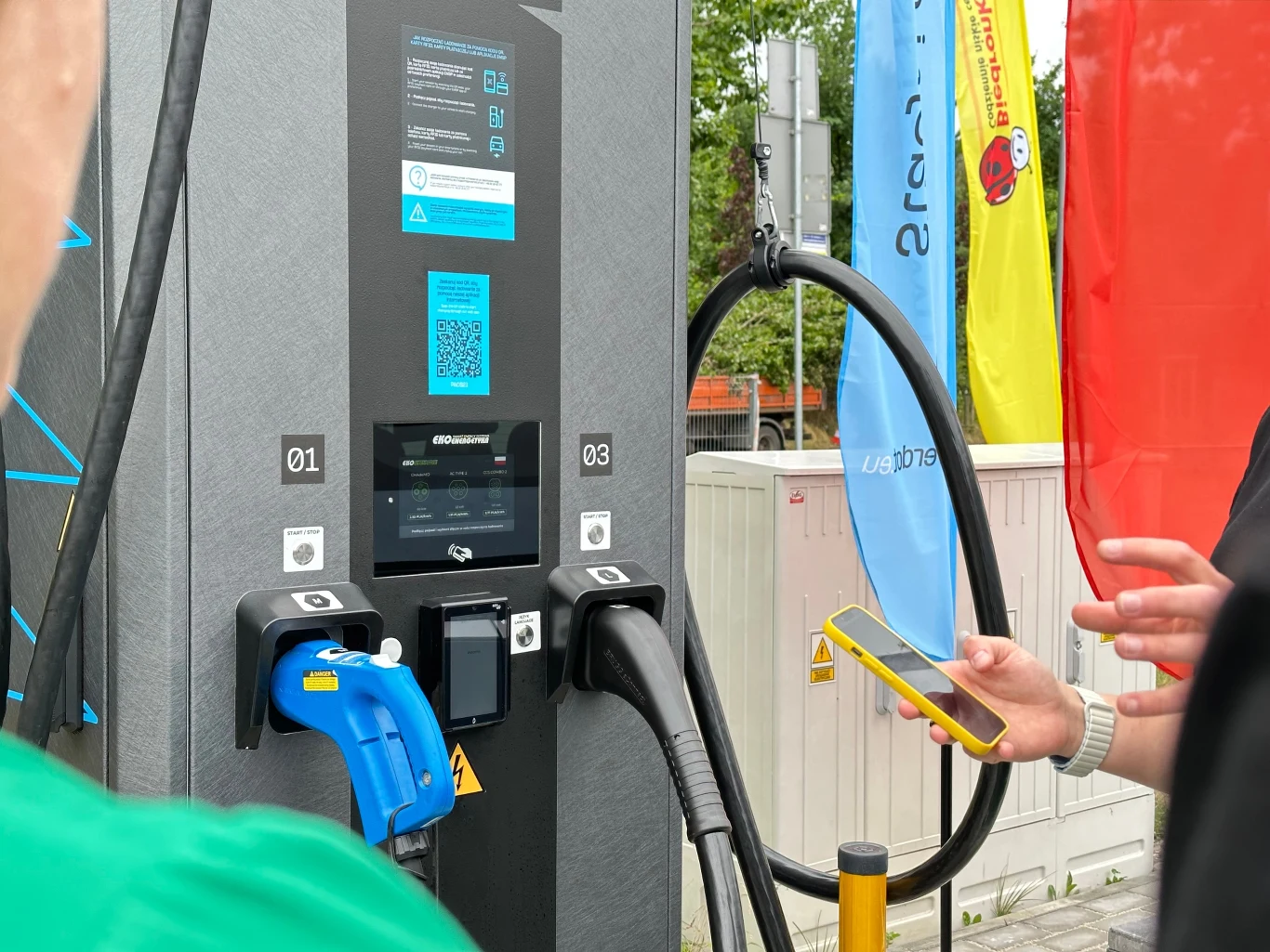 Za naładowanie auta zapłacimy zbliżeniowo na terminalu lub za pomocą karty płatniczej