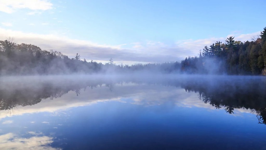 Złoty gwóźdź powinien zostać wbity tutaj. To zbiornik wodny Crawford Lake w Kanadzie