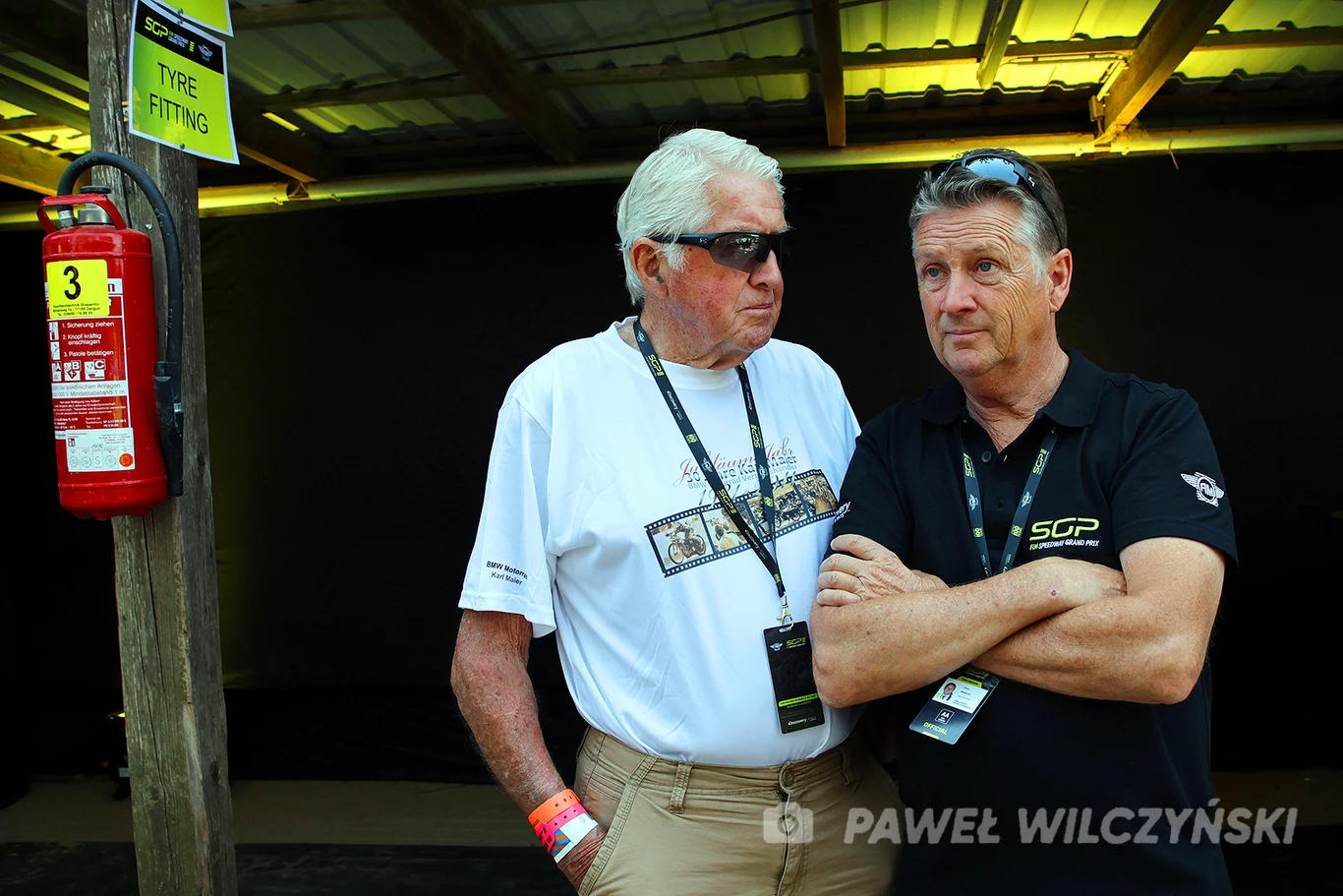 Barry Briggs i jego syn Tony Briggs. Ten drugi jest wynalazcą dmuchanych band.