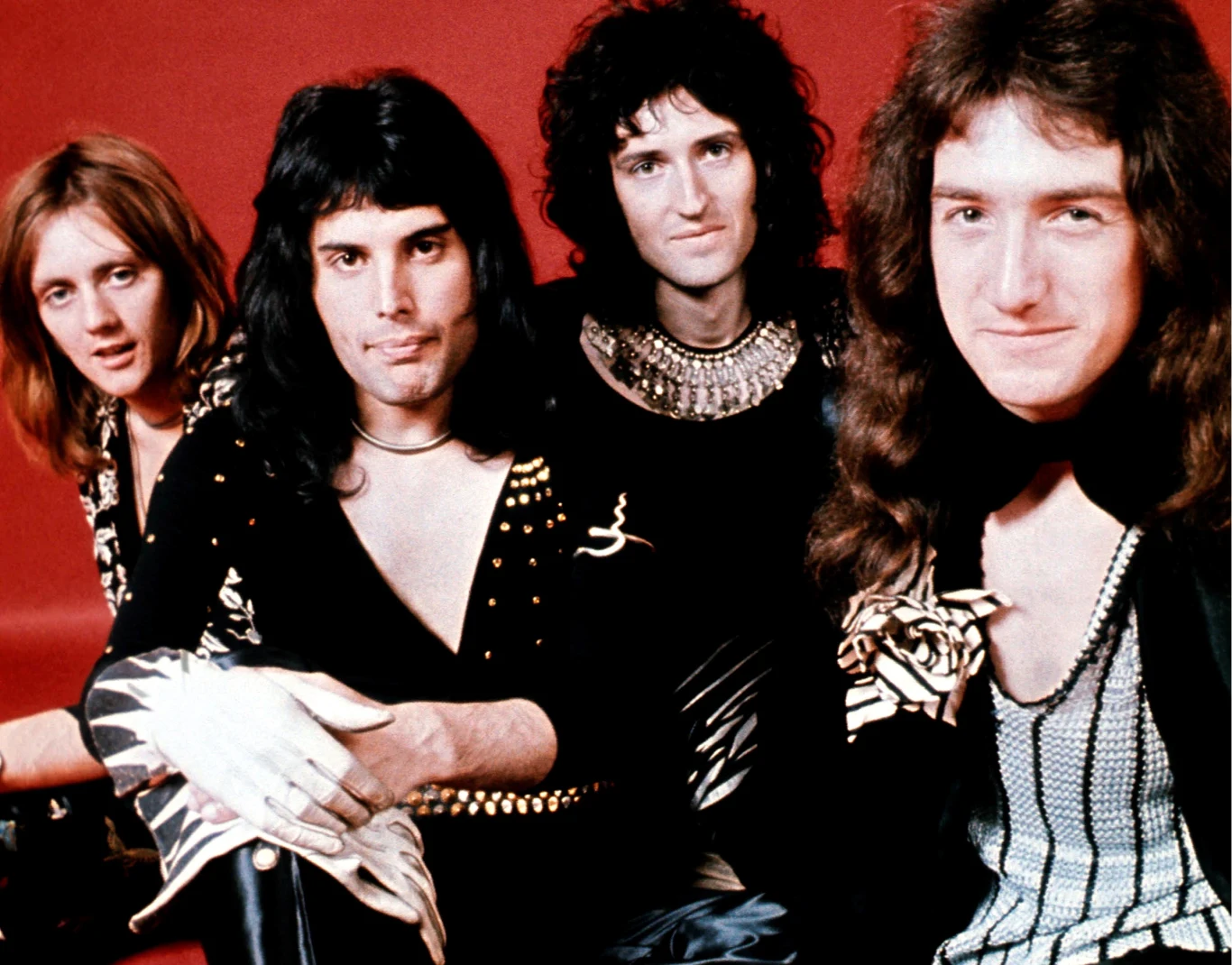 Queen podczas sesji zdjęciowej promującej pierwszy album (1973) Queen podczas sesji zdjęciowej promującej pierwszy album (1973)