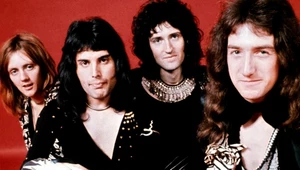 Queen podczas sesji zdjęciowej promującej pierwszy album (1973)