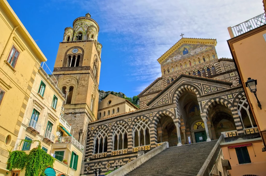 Katedra św. Andrzeja w Amalfi wyróżnia się nietypową architekturą 