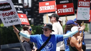 Hollywoodzcy aktorzy dołączyli do scenarzystów. Rozpoczął się największy strajk branży od ponad 60 lat