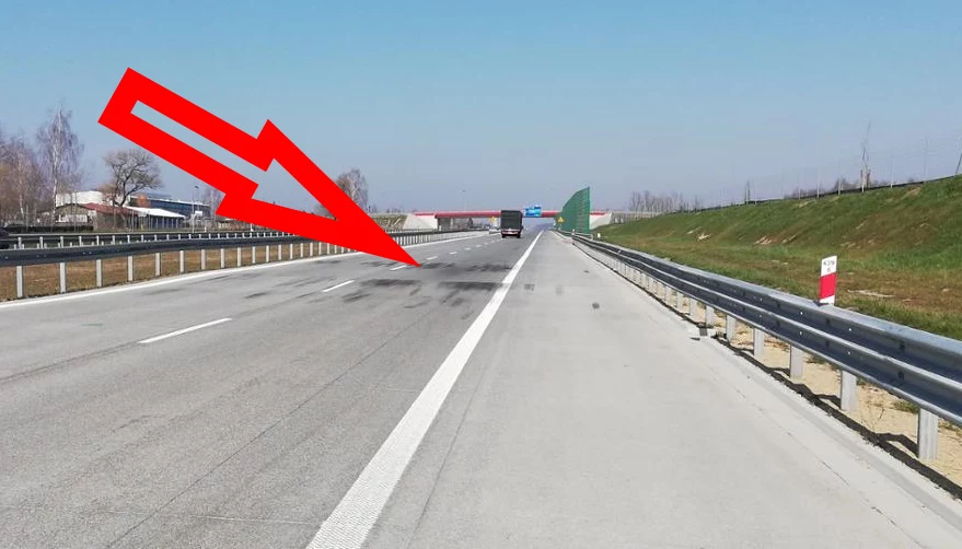 Uszkodzony fragment autostrady a1 w okolicach miejscowości Konopiska 