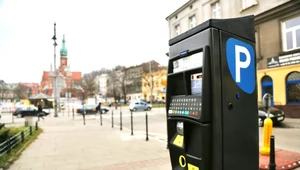 Nowy sposób oszustów na okradanie kierowców. Trzeba uważać na parkomaty