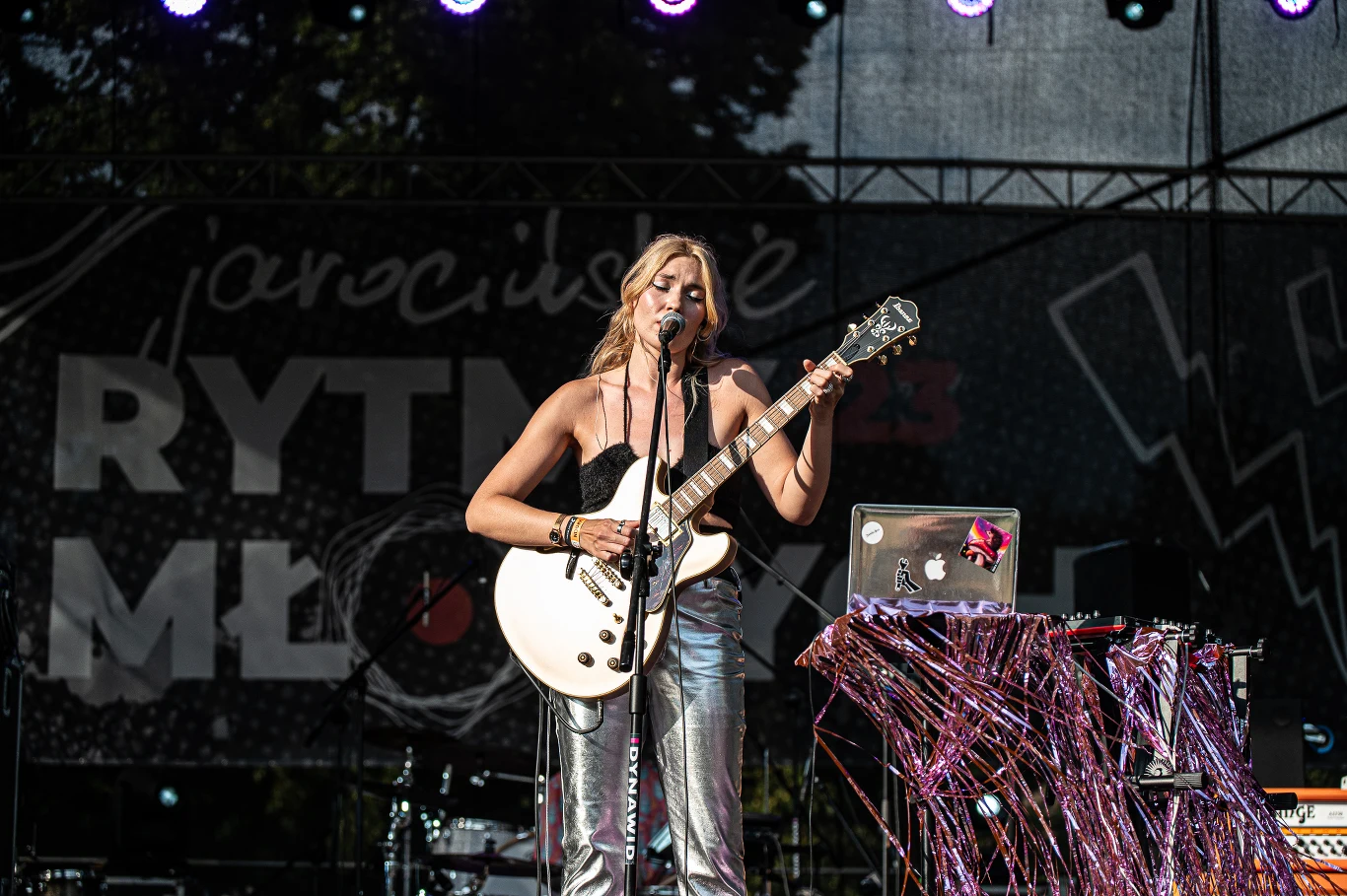 Zobacz zdjęcia z Jarocińskich Rytmów Młodych 2023 Joulie Fox Zobacz zdjęcia z Jarocińskich Rytmów Młodych 2023 Joulie Fox