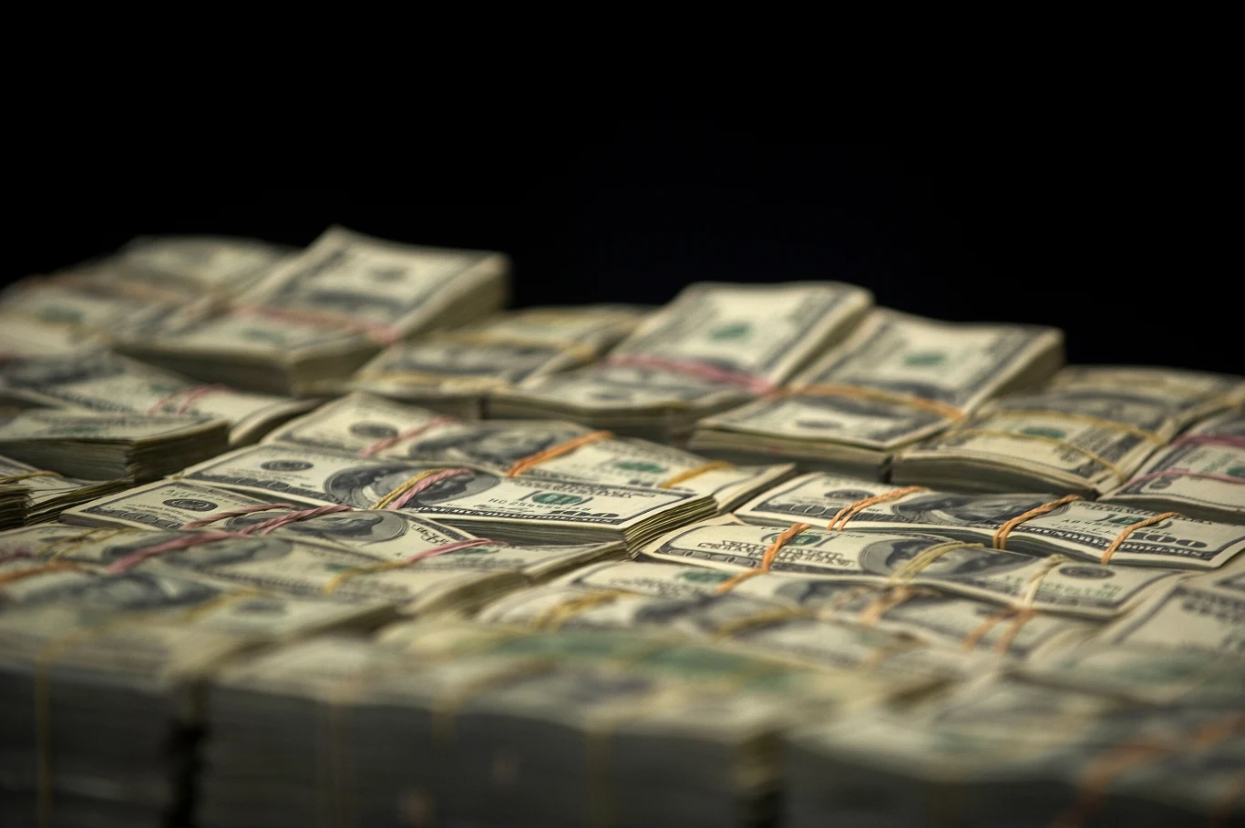 Stare banknoty można wymienić, ale kantory skupują je po niższej cenie Stare banknoty można wymienić, ale kantory skupują je po niższej cenie