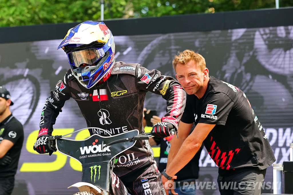 Maciej Janowski i jego mechanik Rafał Haj. Maciej Janowski i jego mechanik Rafał Haj.