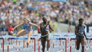 Polka Pia Skrzyszowska (L), Amerykanka Nia Ali (C) i Nigeryjka Tobi Amusan (P) w biegu na 100m przez płotki kobiet podczas lekkoatletycznej Diamentowej Ligi