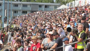 Tłumy na zawodach żużlowych w Pile