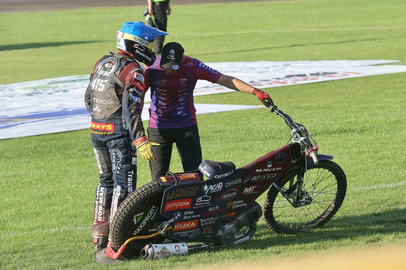 Dominik Kubera chwilę po awarii jego motocykla Dominik Kubera chwilę po awarii jego motocykla