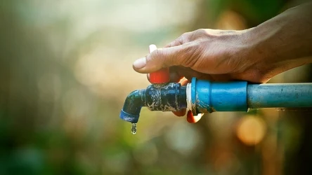Susza hydrologiczna w Polsce napędza nielegalny pobór wody