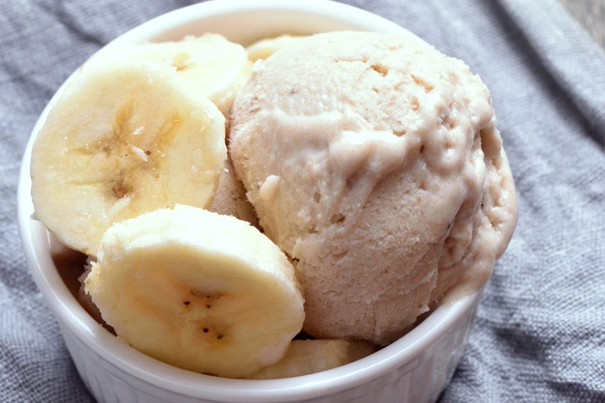 Lody bananowe w wersji fit są jedną z najprostszych w przygotowaniu mrożonych przekąsek Lody bananowe w wersji fit są jedną z najprostszych w przygotowaniu mrożonych przekąsek
